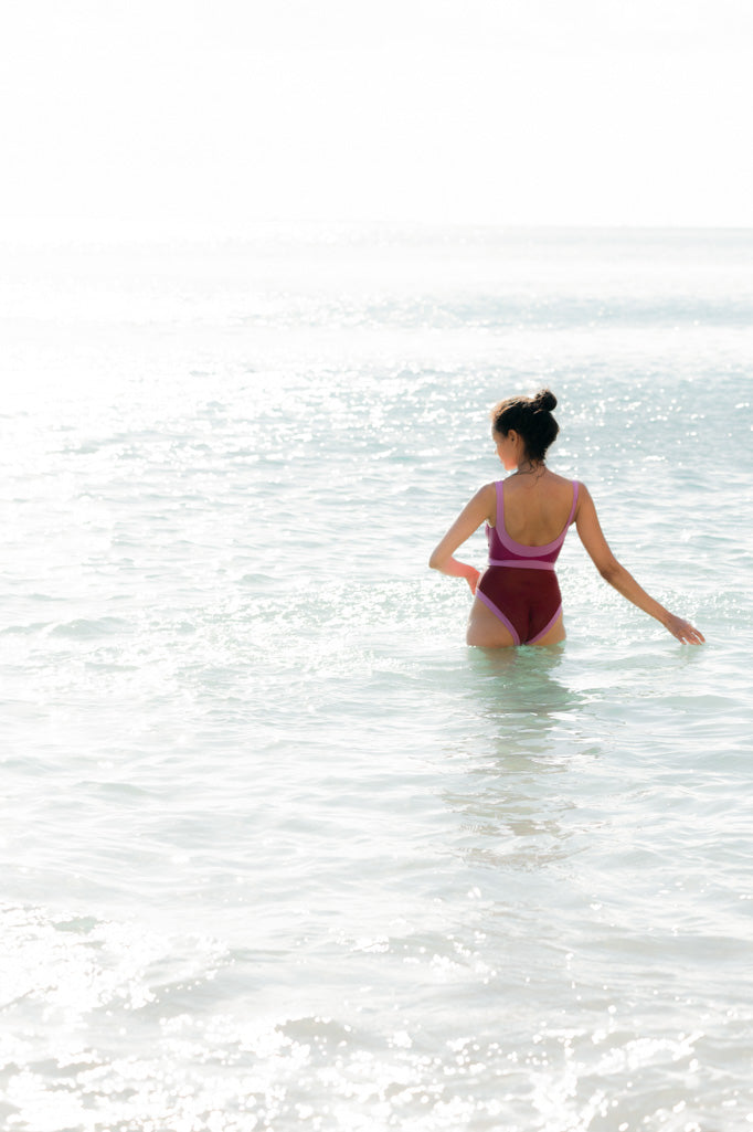 ONE PIECE HORIZONTE ISLA FUCHSIA / STRAWBERRY