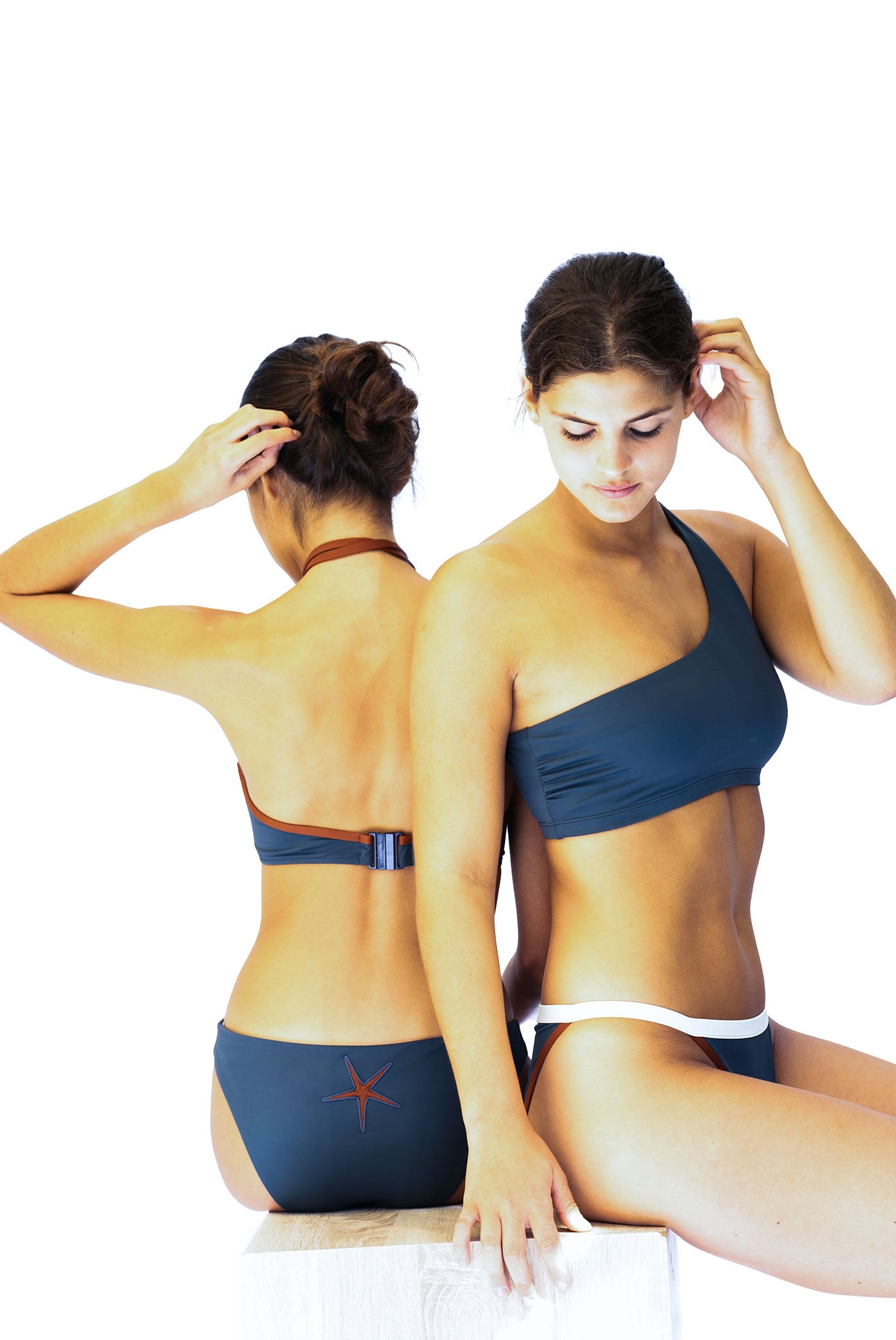 BIKINI TOP ASIMÉTRICO GRIS