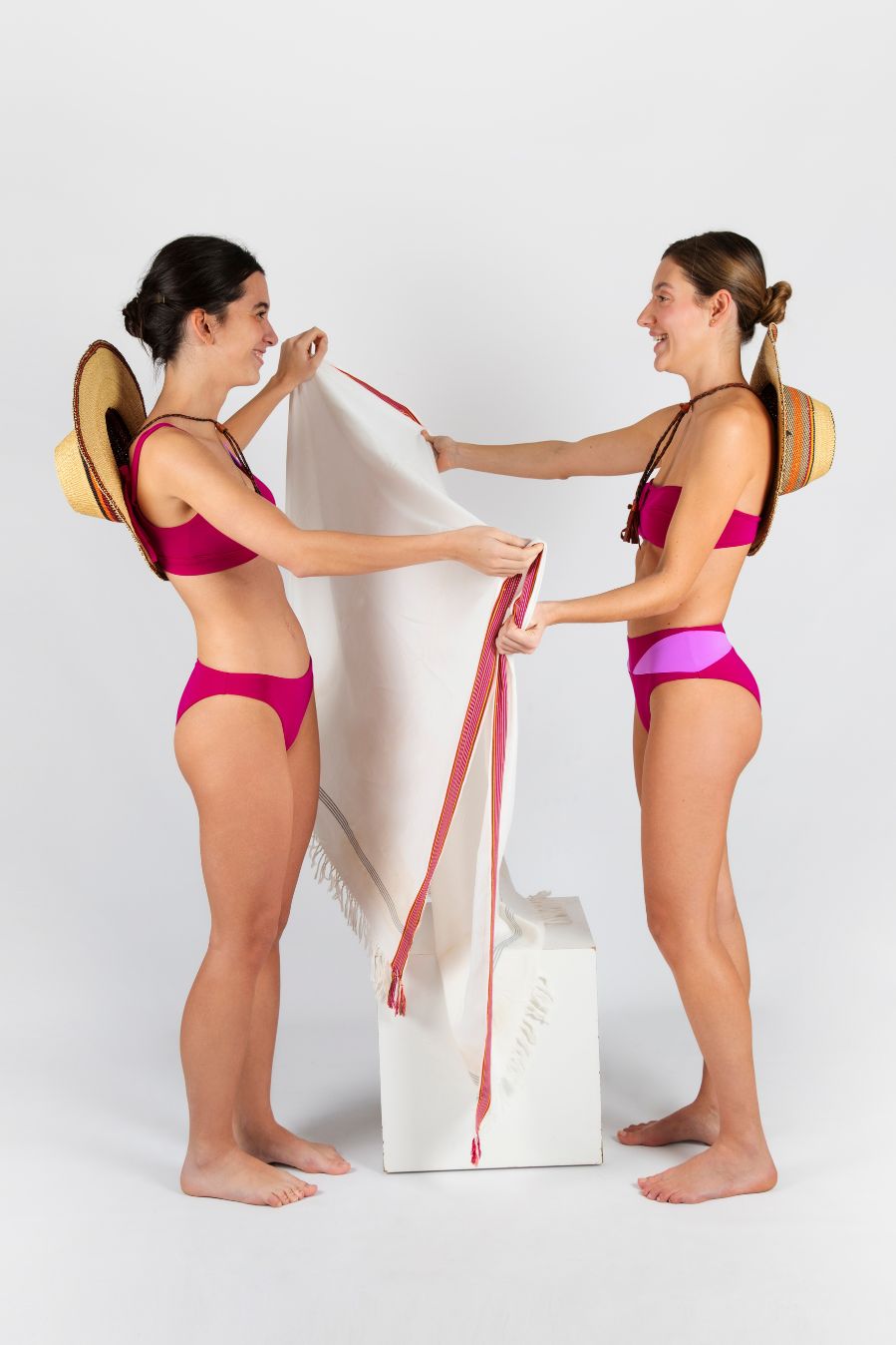 Bottom de bikini rosa de talle medio alto que alarga visualmente las piernas