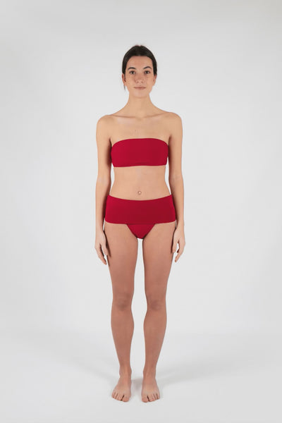 Braguita de bikini onekini bimini fresa, vista frontal sobre modelo.